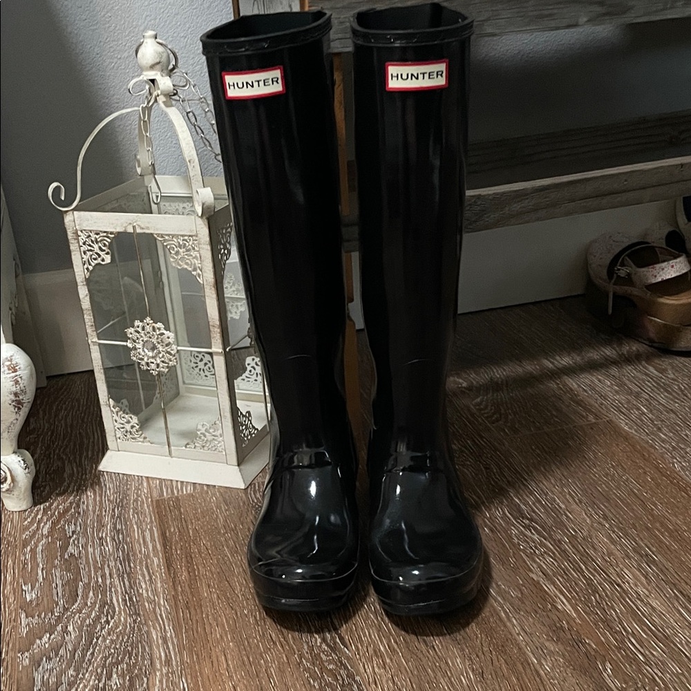 Hunter Glossy Black Rain Boots Women’s 8